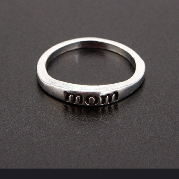 "Mom" silver ring - Picture 3 of 4